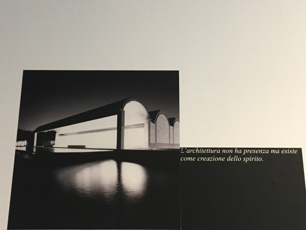 Architettura, silenzio e luce. Louis Kahn nelle fotografie di Roberto Schezen