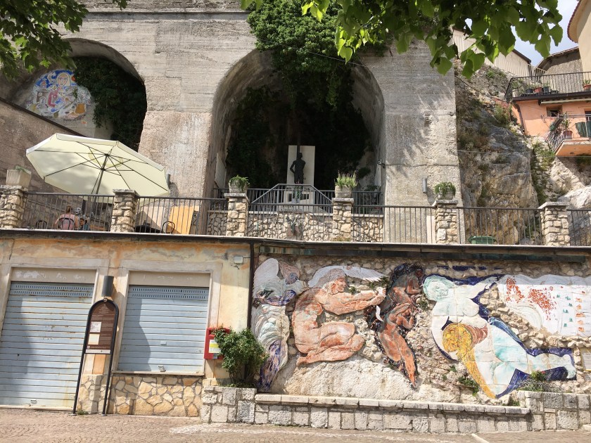 Piazza del centro di Cervara