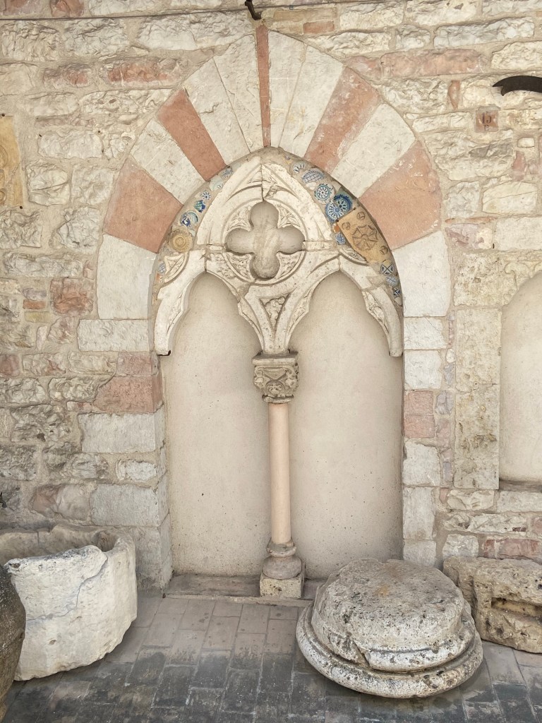 fregio medievale assisi