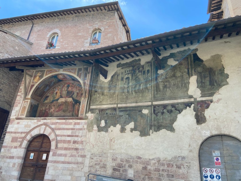 casa affrescata ad assisi