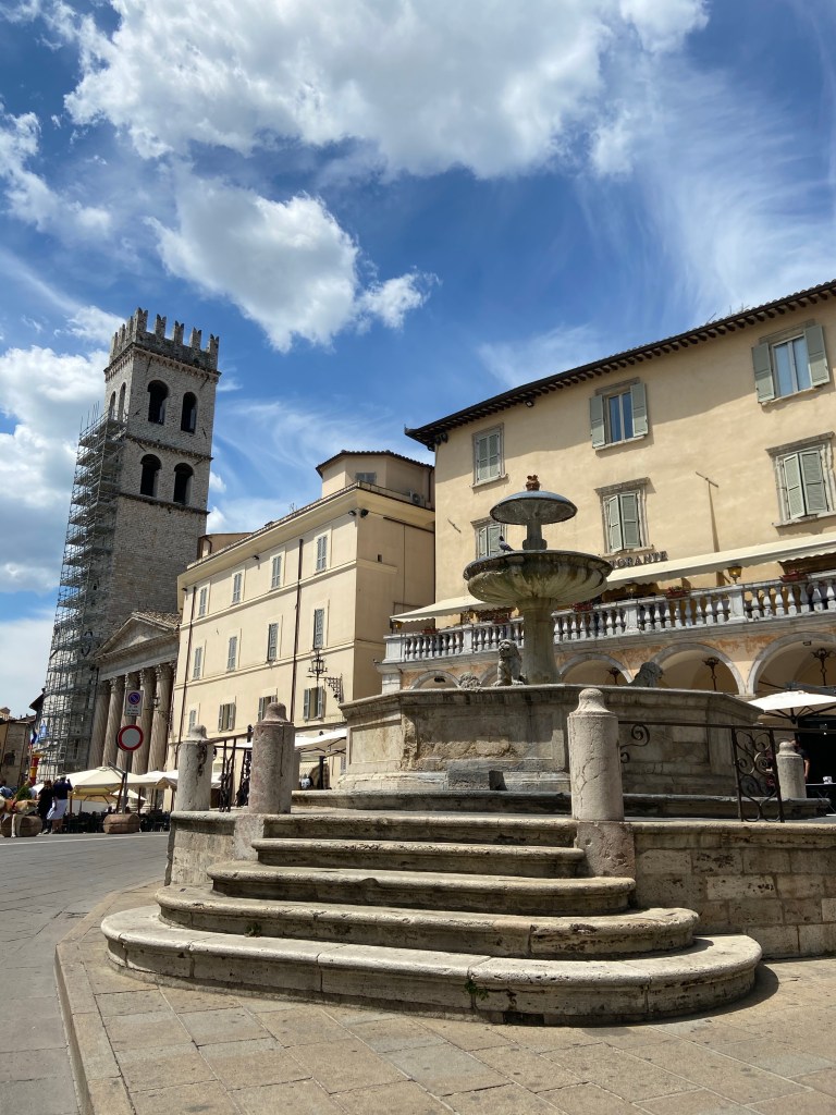 Piazza del comune assisi