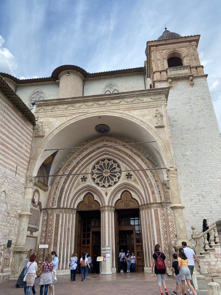 Basilica di San Francesco d'Assisi ingresso