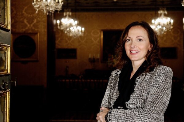 Tiziana Ferrari ex funzionario della pubblica amministrazione e critica d’arte