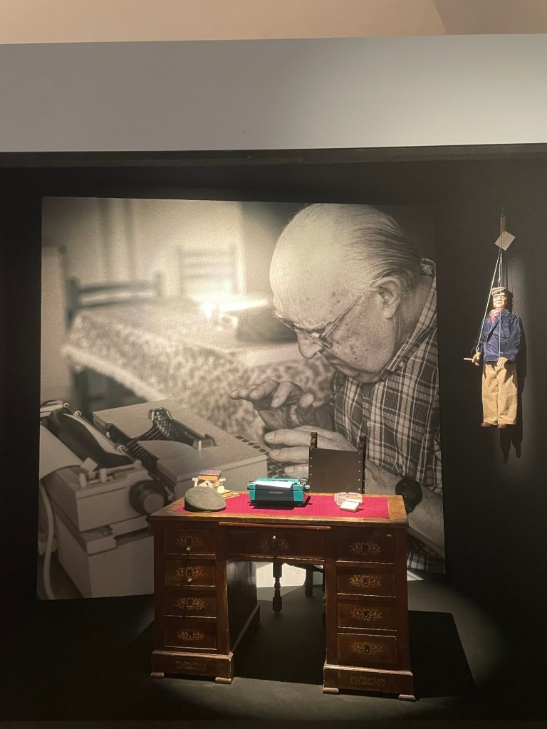 Scriivania e macchina da scrivere di Andrea Camilleri